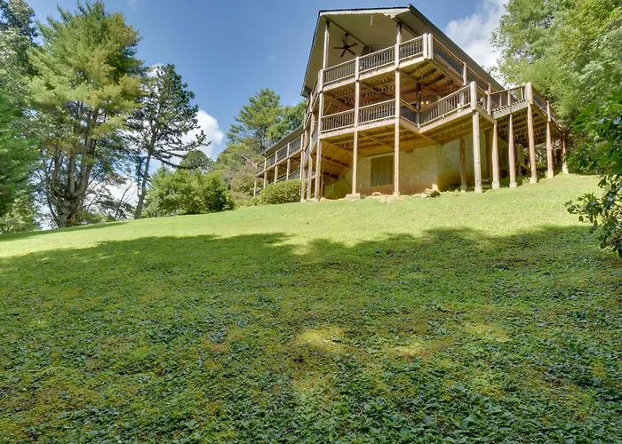 Stunning Dillard Home W/ Yard In Sky Valley!