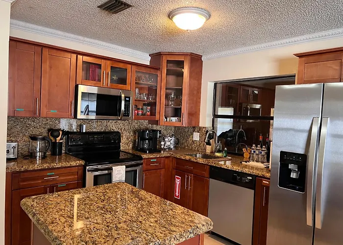 Entire Single Family Home 3 Bed 2 Bath In Water Front Big Cozy Back Yard View