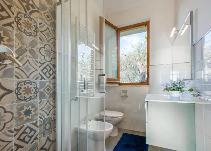 2 Bedroom Stunning Home In Chiavari