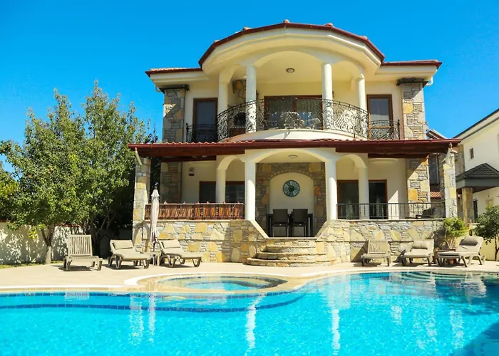 Hot Tub-Fireplace-Pets-Sleeps 11-Bbq-Pool-Parking