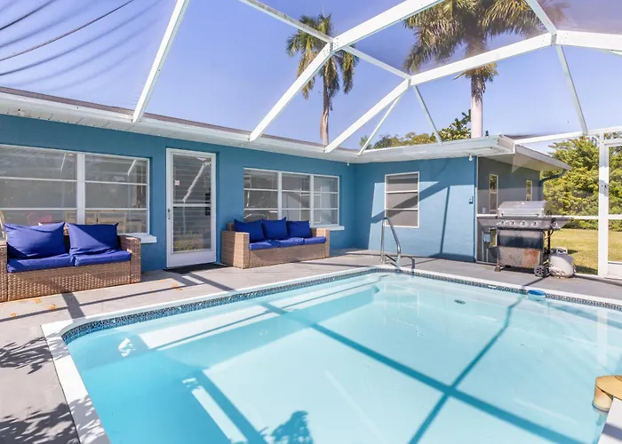 Relaxing 4 Bedroom Home With Pool