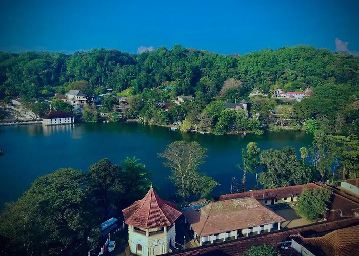 The Lake Round Guest House