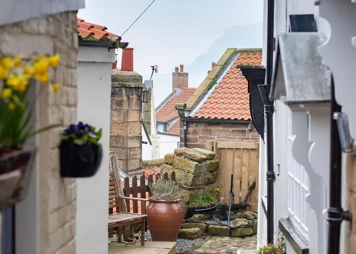 2 Bed In Whitby Oc-R579