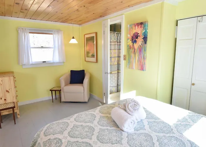 Bright Cottage Close To Bayside Beaches