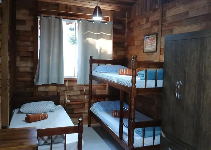 Casa 600mt da praia, com 3 quartos sendo 2 suites