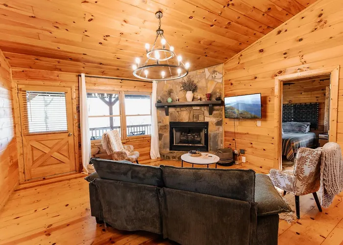 Fall Colors, Cozy Nights Hot Tub, Firepit, Mountain Views & 2 King Suites