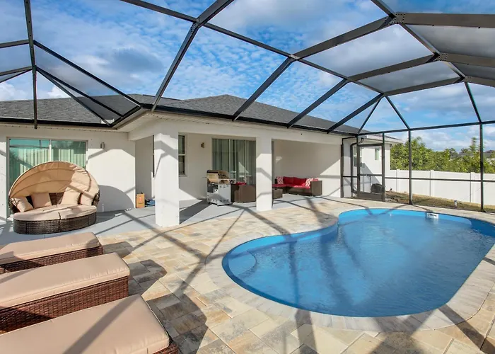 Furnished Lanai & Yard: Comfy Lehigh Acres Getaway