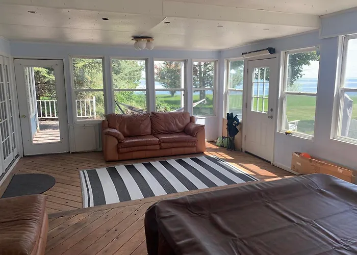 Cottage On The Lake
