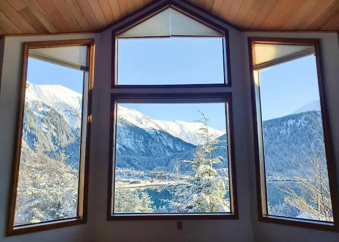 Breathtaking Ocean, Mountain & Juneau Views