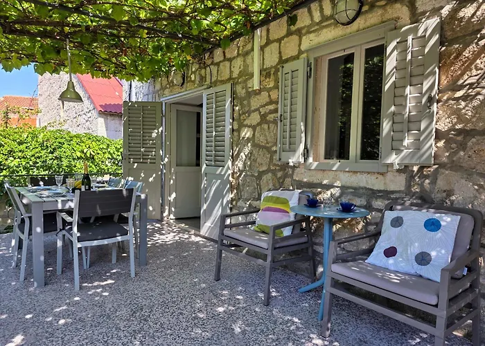 Villa Franca - With Private Garden, Near Beach