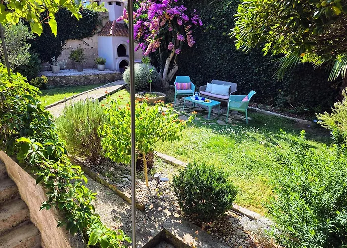 Villa Franca - With Private Garden, Near Beach
