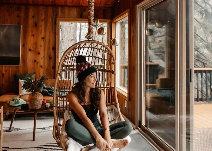 The Lightfoot Cabin Mid-Century Perfect Romantic Getaway Hot Tub|Sauna