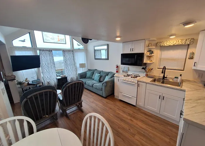 Oceanfront Cabin 4 With Jacuzzi Pet Friendly