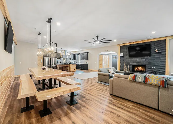Bowling Alley! Expansive Group Getaway In Lewiston