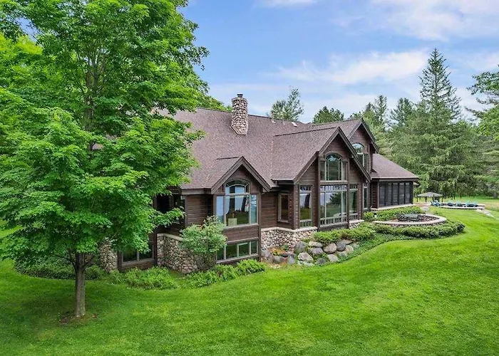 Lake Breeze Luxury Executive Retreat