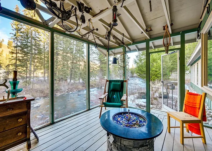 22 Mi To Lost Trail Skiing: Serene Winter Retreat