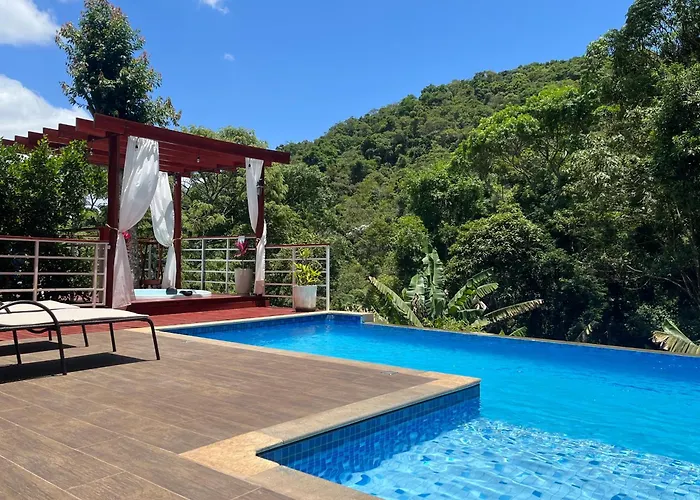 Refúgio com hidro, piscina e linda vista!