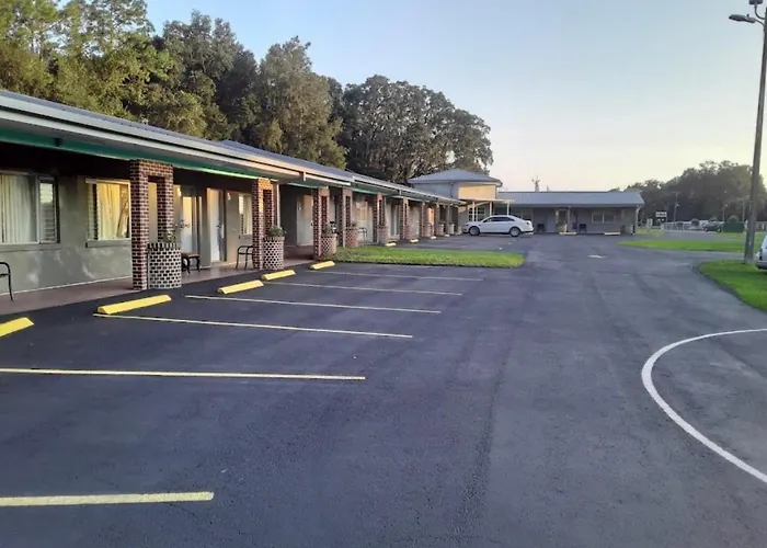 Rainbow Fountain Motel
