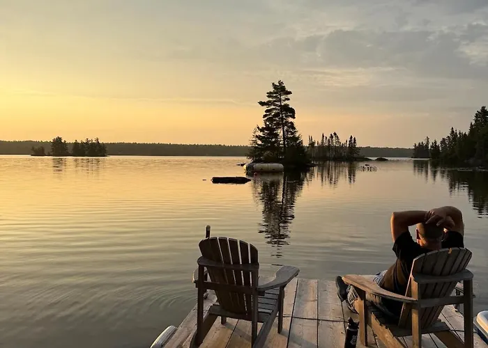 3 Bedroom Lakefront Cottage, Ofsc & Trails Nearby
