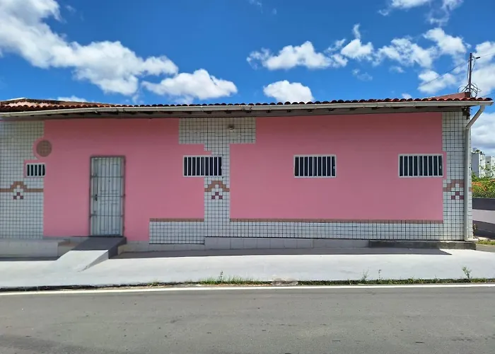 Quarto UP perto do Centro e Praias AR TV Wifi Cozinha Lavadora