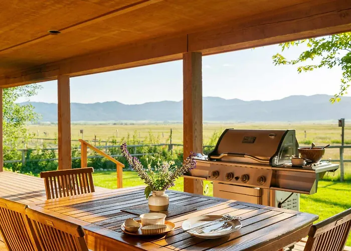 Upscale Hot Tub Wildlife Views
