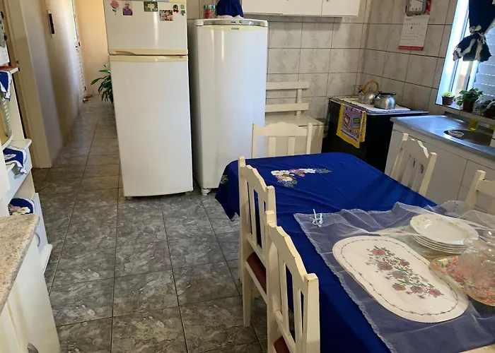 104-Casa com dois quartos, sala de estar e cozinha,Pousada HG
