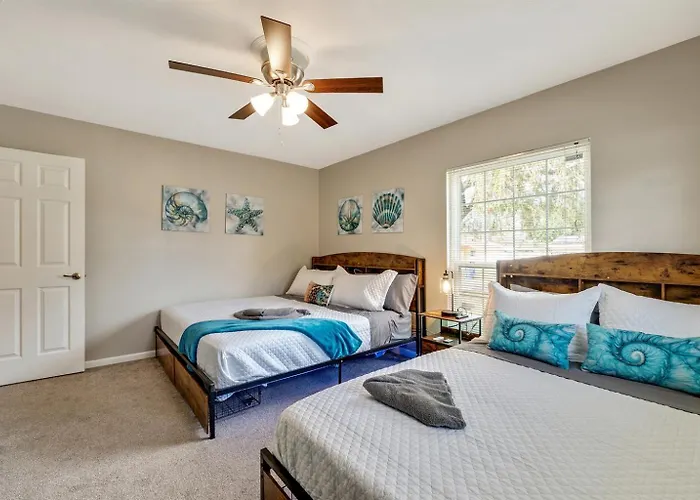 Exquisite Retreat With Heated Pool For 14 Guests, Pool Table Paradise!