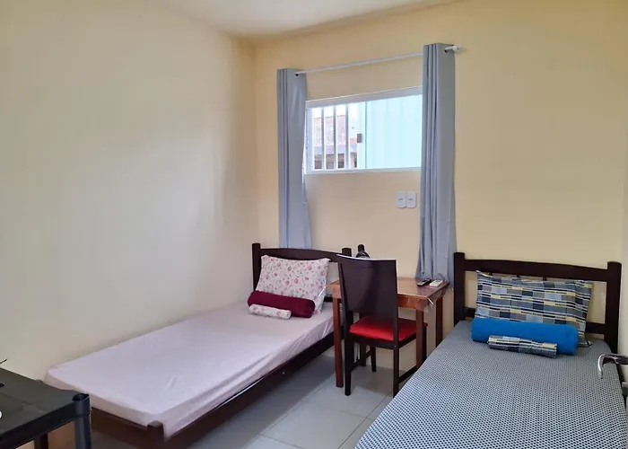 Quarto UP perto do Centro e Praias AR TV Wifi Cozinha Lavadora