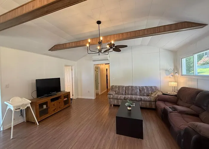3 Bedroom Lakefront Cottage, Ofsc & Trails Nearby