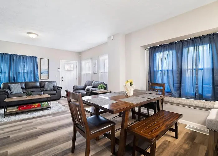 Large Remodeled 4 Bedroom Only 7 Minutes To Downtown