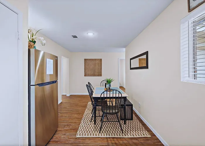Cozy And Stylish 3-Bedroom Sanctuary