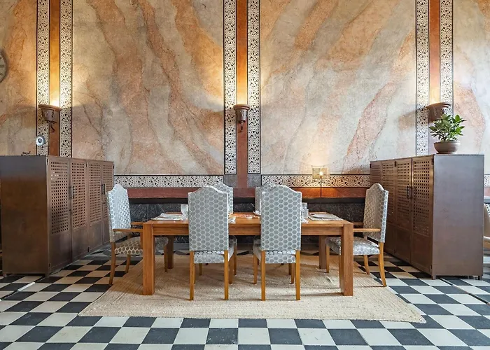 Casa Indiana En El Corazon De Begur Con Azotea