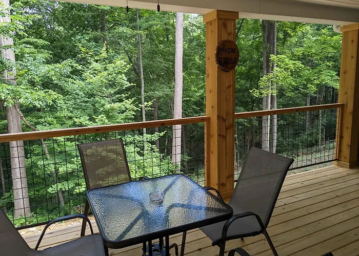 Modern 2 Bd Cabin With Hot Tub & Games & Central Loc