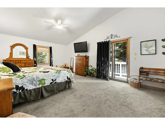 Ponderosa Hideaway-Atv, Hiking, Snowmobiling, Hunting & Casino Fun
