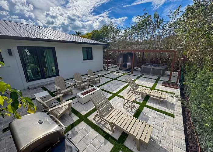 Velvet Bloom Bubbling Spa Retreat With Sauna & Jacuzzi
