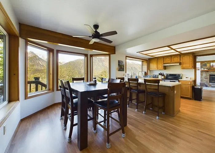 Breathtaking Ocean, Mountain & Juneau Views