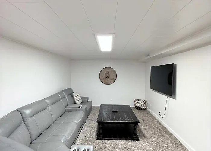 Newly Renovated Home W Garage Near Old Town