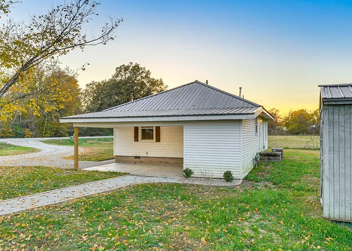 Quiet Country Stay: Modern Home Near Paducah
