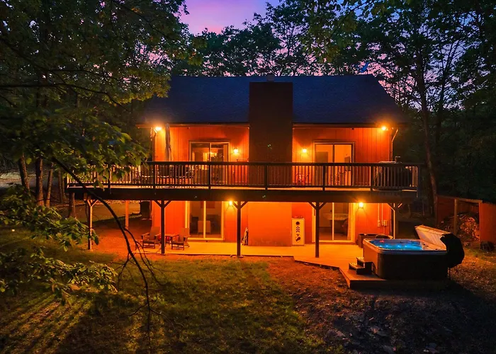 Lakefront, Hot Tub, Beach, Free Boats, Pets Ok