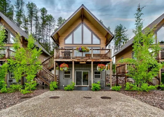 Family-Friendly Cabin Rental With Mountain Vistas Near West Glacier, Montana