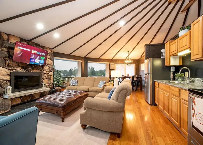 Stunning Cabin Getaway Perfect For Large Groups Situated In Boyne Falls, Michigan
