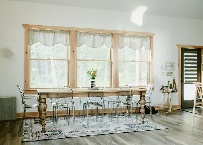Luxe Modern Cabin With Pond, Fire Pit, Hiking, Near Bethel Woods