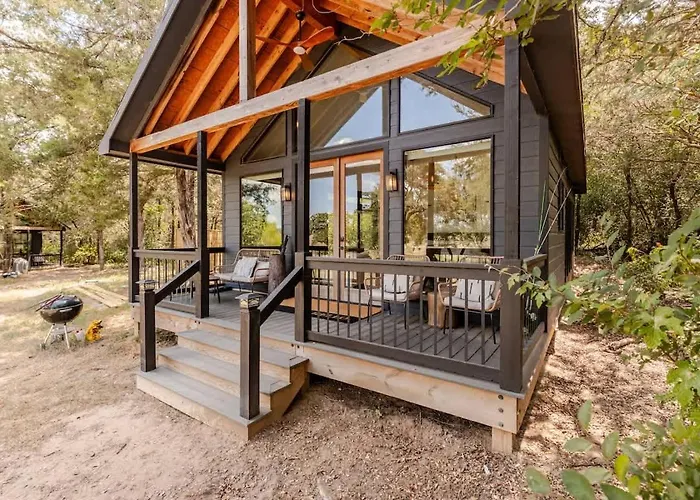Relaxing Modern Stay On A Ranch
