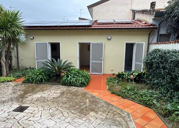 Spaziosa Casa Con Giardino E Dependance
