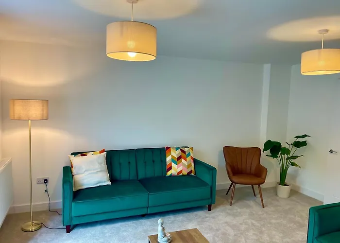 Primrose House, 3-Bed, Sleeps 8, Ev And Parking