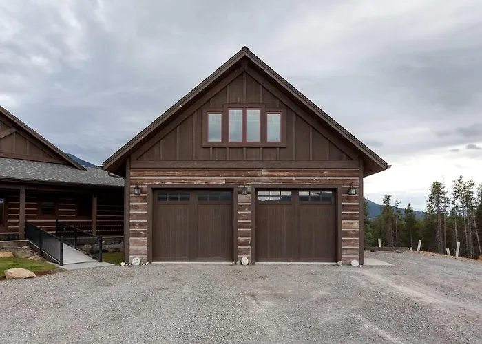 Deluxe Getaway Rental In A Mountain Cabin Near Lake Mcdonald, Montana