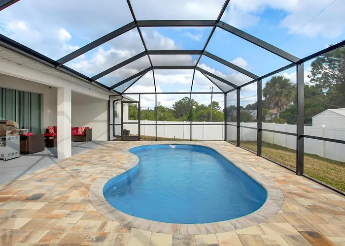 Furnished Lanai & Yard: Comfy Lehigh Acres Getaway