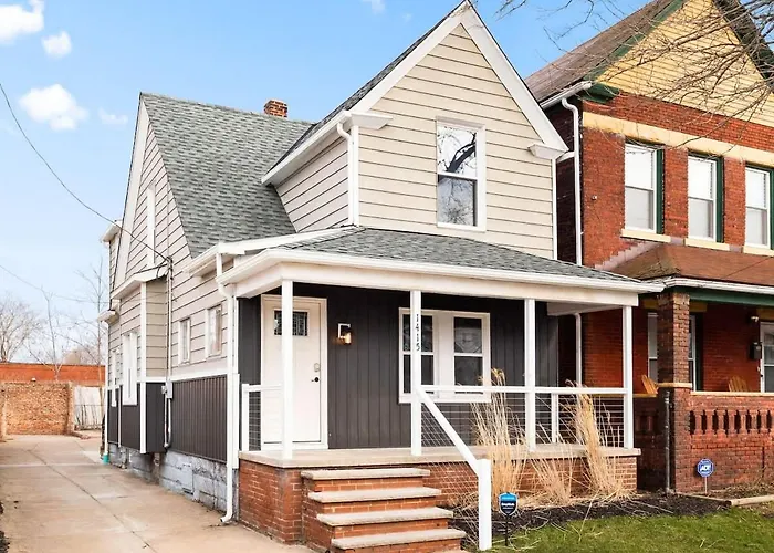 Large Remodeled 4 Bedroom Only 7 Minutes To Downtown