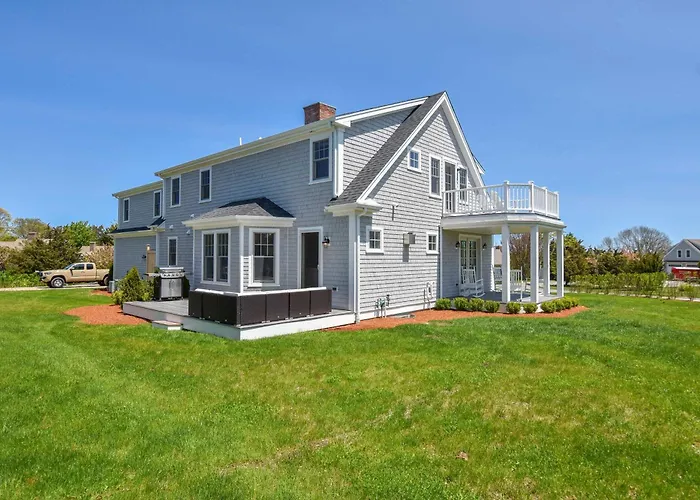 Spacious Game Room Close To Nauset Beach