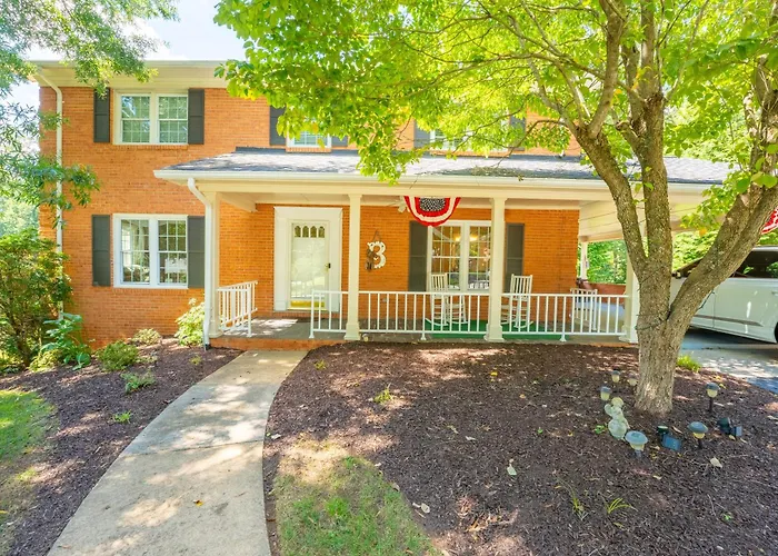 Martinsville Gem - Fireplace, Pets, Near The Park
